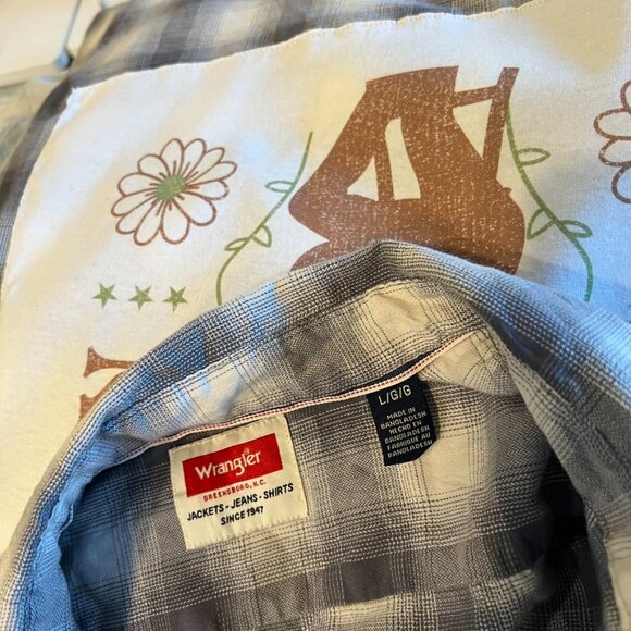 Upcycled Dolly Parton Overshirt | Wrangler Size L | One-of-a-Kind Country Rework - Picture 5 of 5